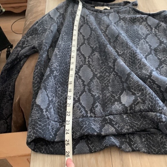 Express One Eleven Snake Skin Cold Shoulder Long Sleeve Gray Size Small - Picture 9 of 9